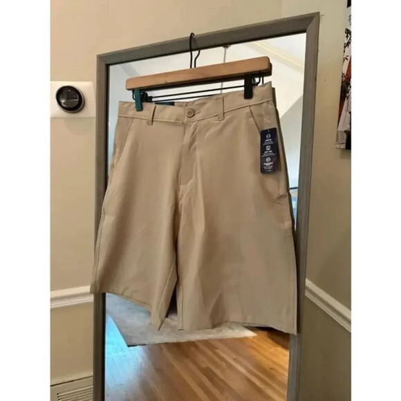 Izod Khaki Peformance‎ Shorts NWT Size 18 - Picture 1 of 3